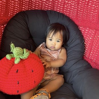 Dipped by Dee - Cutie pie in their strawberry chair! - Desserts Near Me - Aiea, Hawaii