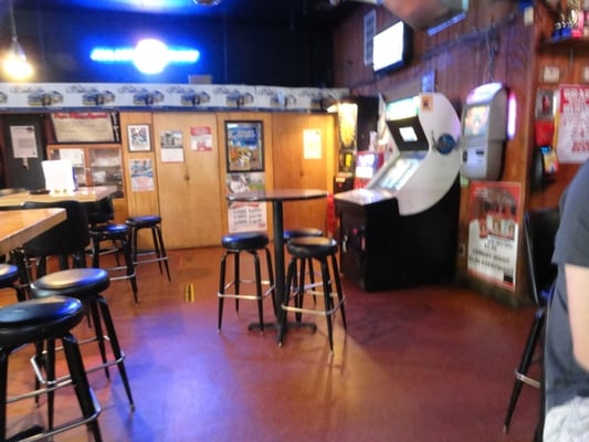 POP'S PLACE SPORTS BAR AND GRILL by null