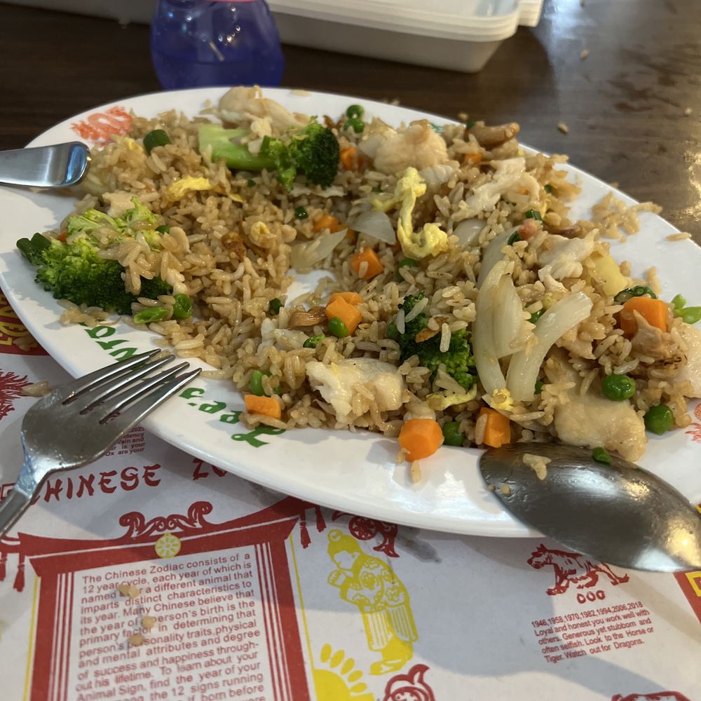 Lee's Canton Restaurant - Pineapple fried rice - Chinese Near Me - Yuba City, California Lee's Canton Restaurant - Pineapple fried rice - Chinese Near Me - Yuba City, California