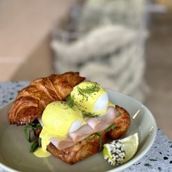 Surry Hills Coffee - Eggs Benny Croissant