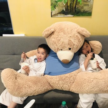 3 Blossoms Cafe - Kids love the big bear - Bubble Tea Near Me - Westminster, California