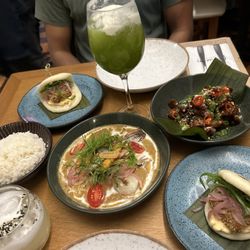 Càm O'n - Delicious spread! Yellow curry, mushroom bao bun, crispy chicken