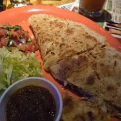 Ojos Locos - Chicken quesadilla