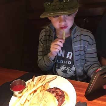 Charleston's - Plain hamburger - American Near Me - Broken Arrow, Oklahoma