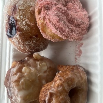 9th & Hennepin - Heaven. Fresh streaming delicious heaven. - Donuts Near Me - Seattle, Washington