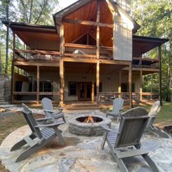 Wolves Den Cabin Rental