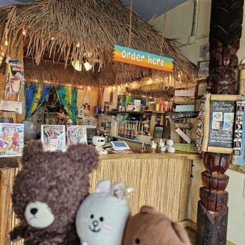 Makani's Magic Pineapple Shack - Let's order something! - Juice Bars & Smoothies Near Me - Hilo, Hawaii