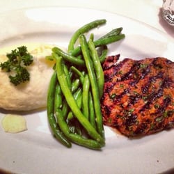 Bistro 33 - Baharatlı steak/grilled spicy beef tenderloin