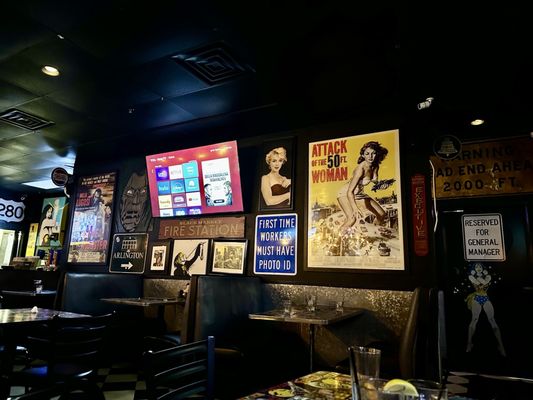 Black Market Bar+Grill (280) by null