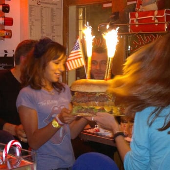 Le Fil Rouge Café - Burgers Near Me - Paris, 75 Le Fil Rouge Café - Burgers Near Me - Paris, 75