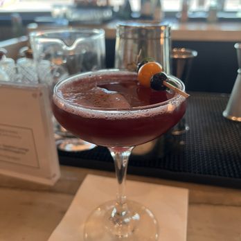 Sapphire Lounge - Sapphire cocktail (signature) ask for it with gin and for Tayah to make it if she's available - Airport Lounges Near Me - Phoenix, Arizona