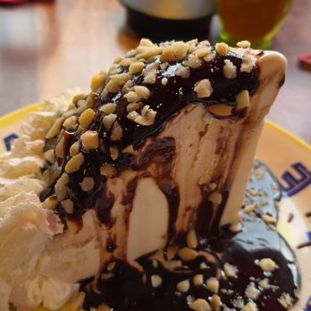 Hula Grill Waikiki - Kimo's Original Hula Pie for our Anniversary . . . it was sooooo HUGE and DELICIOUS!!! Macadamia Nut ice cream with Chocolate cookie crust - Hawaiian Near Me - Honolulu, Hawaii Hula Grill Waikiki - Kimo's Original Hula Pie for our Anniversary . . . it was sooooo HUGE and DELICIOUS!!! Macadamia Nut ice cream with Chocolate cookie crust - Hawaiian Near Me - Honolulu, Hawaii