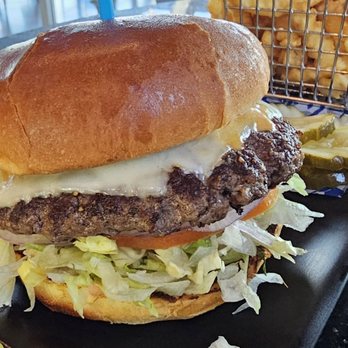 Topgolf - Decent meh burger well done, not very flavorful, think almoat a big mac w less flavor - Golf Near Me - Montebello, California