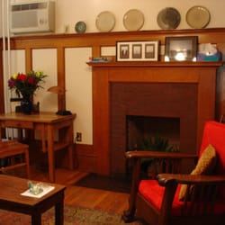 Bostick House & University Guest Houses - Apartment Living Room