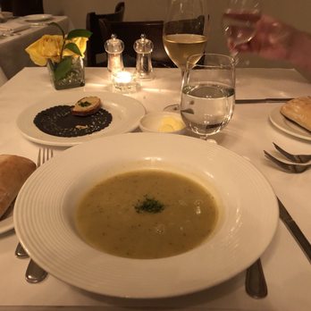 Restaurant Per Te - soup and bread on a table - Italian Near Me - Montreal, Quebec Restaurant Per Te - soup and bread on a table - Italian Near Me - Montreal, Quebec