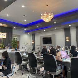 Lavish Nail Lounge - Open space