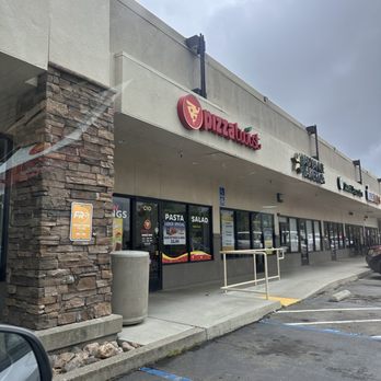 Pizza Twist - Front of store - Pizza Near Me - Redding, California