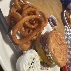 Quarter Mile Bar And Grill - Cheeseburger burger / onion rings