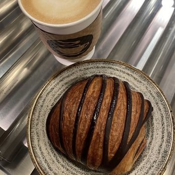 Good Ambler - Oatmilk latte with Chocolate Croissant - Bakeries Near Me - Chicago, Illinois