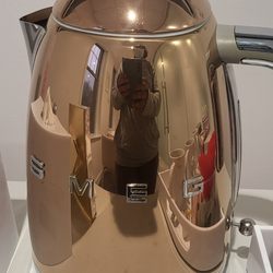 Maria Cardenas DMD - Rose gold tea pot for tea pre or post procedures.