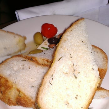 Rutherford Grill - Foccacia plate with olives, cheese, almonds and olive oil. Worth more than the $3 price - American Near Me - Rutherford, California