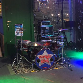 Guitar Center Lessons - Band - Musical Instruments & Teachers Near Me - Brookfield, Wisconsin