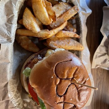 Lori's American Grille - Burgers Near Me - Goshen, Ohio