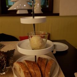 Restaurant Adler - Gruß aus der Küche. Apfel-Zwiebelschmalz