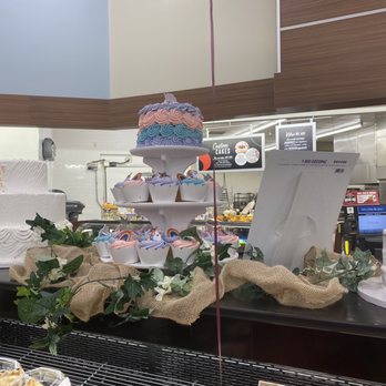 Safeway - Their custom cakes displays! So pretty! - Grocery Near Me - Campbell, California