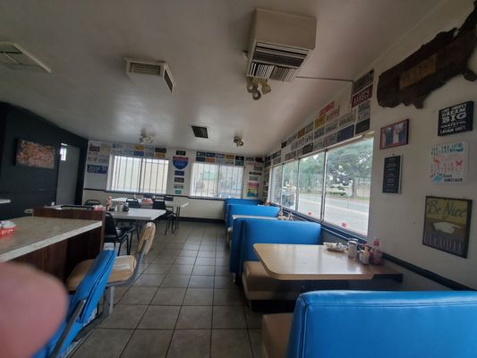 Lisa's Coffee Shop by null