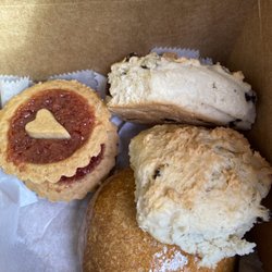 Thomas Bakery - Guava tart, coconut (raisin) drops, small bun