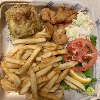 Pappas Crabcakes - This is the Pappas Platter now. I was appalled... no way is this acceptable and that crab cake was full of shells. - Seafood Near Me - Oxon Hill, Maryland