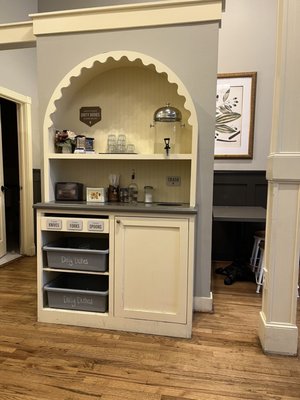 Emporium Pies by null