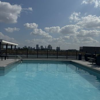4th & 5th - pool during the day - Apartments Near Me - Columbus, Ohio 4th & 5th - pool during the day - Apartments Near Me - Columbus, Ohio