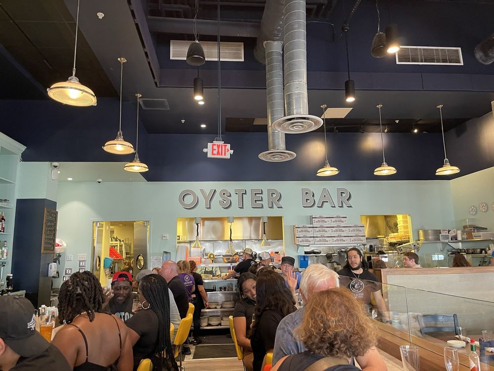 Hank s Oyster Bar on the Wharf - O