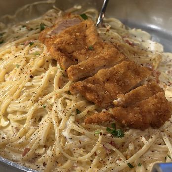 Tramonti Ristorante - Fettuccine Alfredo with chicken (there were two more breasts mixed into the pasta) - Italian Near Me - Thomaston, Connecticut Tramonti Ristorante - Fettuccine Alfredo with chicken (there were two more breasts mixed into the pasta) - Italian Near Me - Thomaston, Connecticut