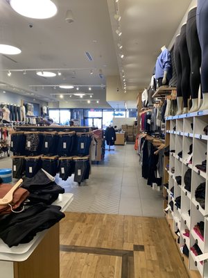 lululemon by null