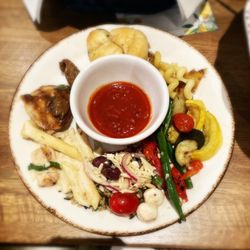 Timbers Table & Kitchen - Garlic knot w/ marinara, chicken Marsala, pasta Alfredo, orzo pasta salad, mozzarella & tomato salad, green beans, zucchini, potato