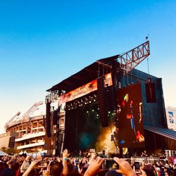Welcome To Rockville - Florida's Largest Rock Festival - Opening of Foo Fighters