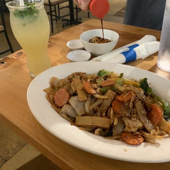 Hana - Chicken drunken noodle and a Mojito :) - Asian Fusion Near Me - Johnson City, Tennessee Hana - Chicken drunken noodle and a Mojito :) - Asian Fusion Near Me - Johnson City, Tennessee