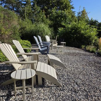 The Trident Inn - Seating area - Hotels Near Me - Ogunquit, Maine The Trident Inn - Seating area - Hotels Near Me - Ogunquit, Maine
