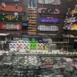NB Skate and Smoke Shop - Trucks, wheels,bearings, completes