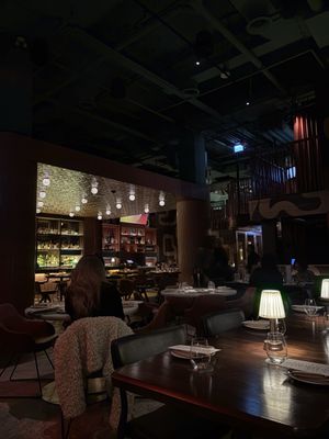 Vinny Toronto - Restaurant & Vinyl Bar by null