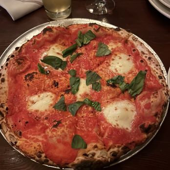 Lincoln Tavern & Restaurant - Margherita pizza - New American Near Me - Boston, Massachusetts Lincoln Tavern & Restaurant - Margherita pizza - New American Near Me - Boston, Massachusetts