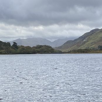 Kylemore Abbey - Pollacappul Lake. - Landmarks & Historical Buildings Near Me - Connemara, G