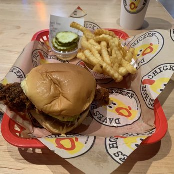 Dave's Hot Chicken - Slider Meal - Chicken Shop Near Me - Irving, Texas