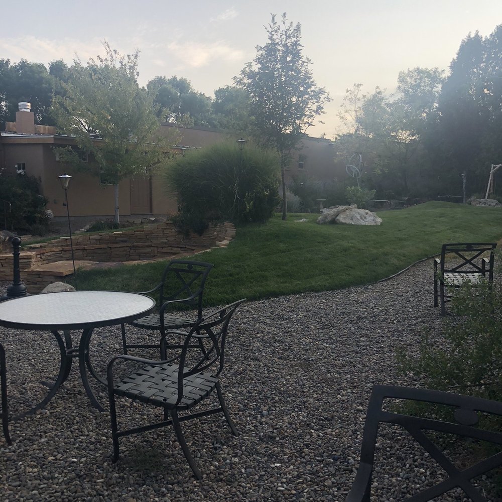 Stone Lizard Lodge - Garden in back - Hotels Near Me - Blanding, Utah