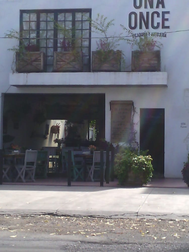 La Una Once