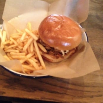 Porky's BBQ Bankside - Pulled pork sandwich - Barbeque Near Me - London, XGL