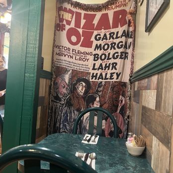 Egghead's Restaurant - Decor - Breakfast & Brunch Near Me - Fort Bragg, California
